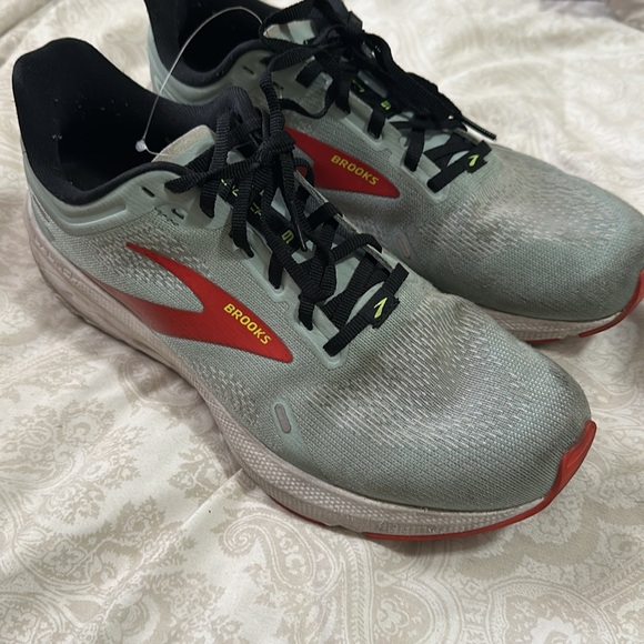 Men’s Brooks - Picture 3 of 6